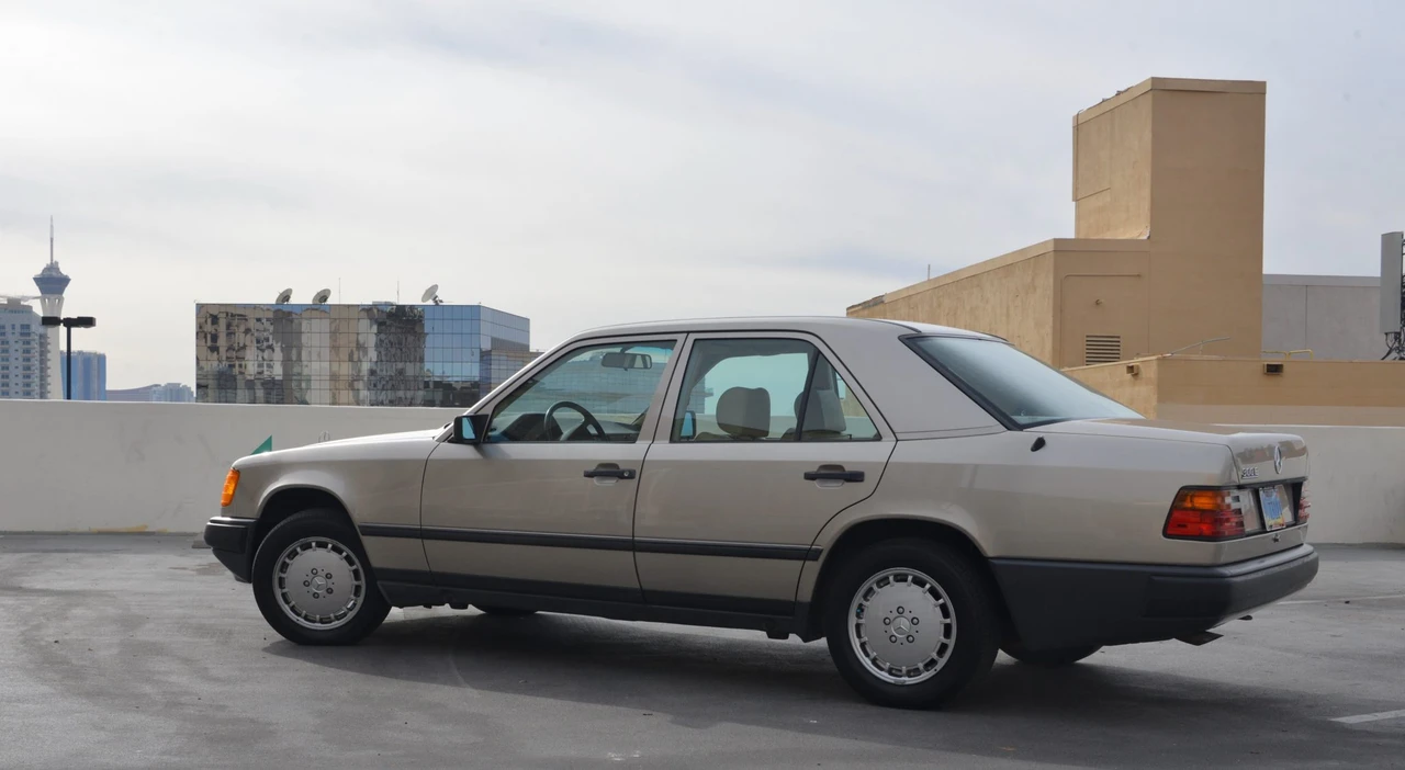 1989 Mercedes-Benz W124 E-Class - Image 10 of 31