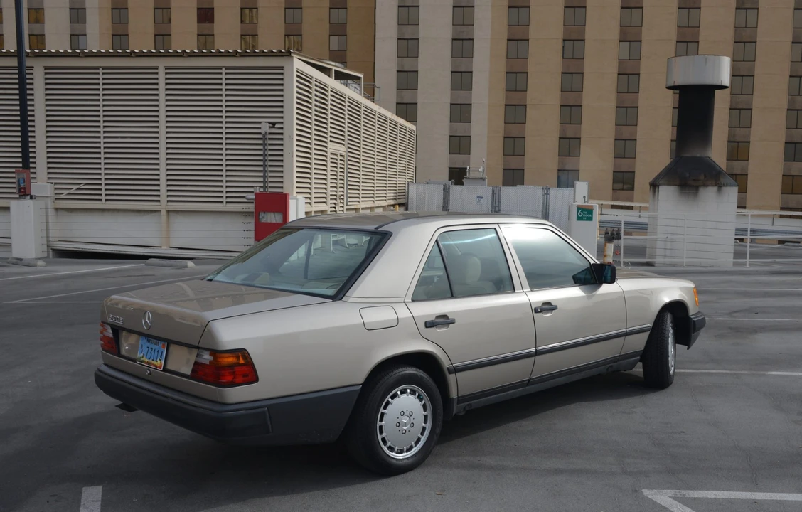1989 Mercedes-Benz W124 E-Class - Image 13 of 31