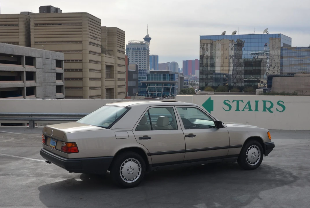 1989 Mercedes-Benz W124 E-Class - Image 14 of 31