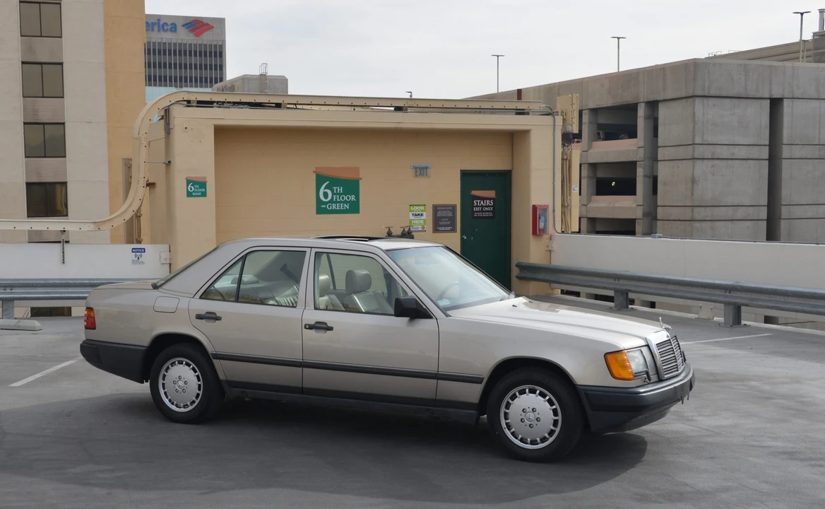 1989 Mercedes-Benz W124 E-Class - Image 2 of 31