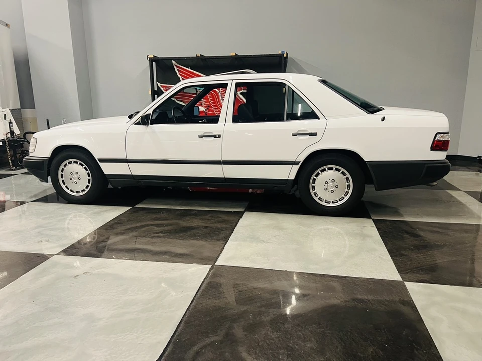 1989 Mercedes-Benz W124 E-Class - Image 17 of 31