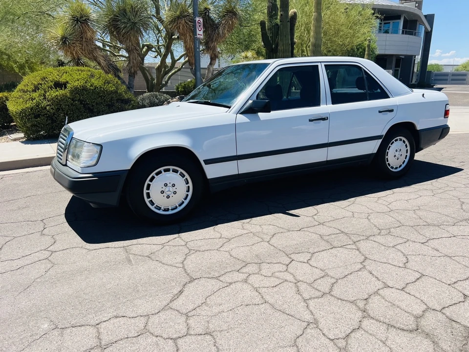 1989 Mercedes-Benz W124 E-Class - Image 2 of 31