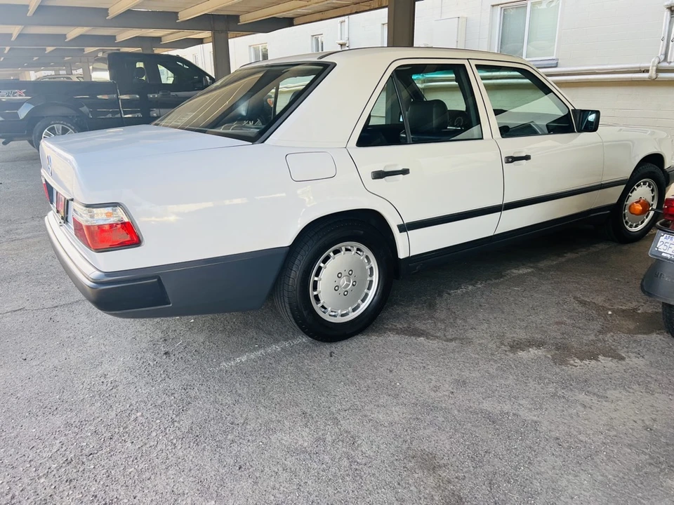 1989 Mercedes-Benz W124 E-Class - Image 24 of 31