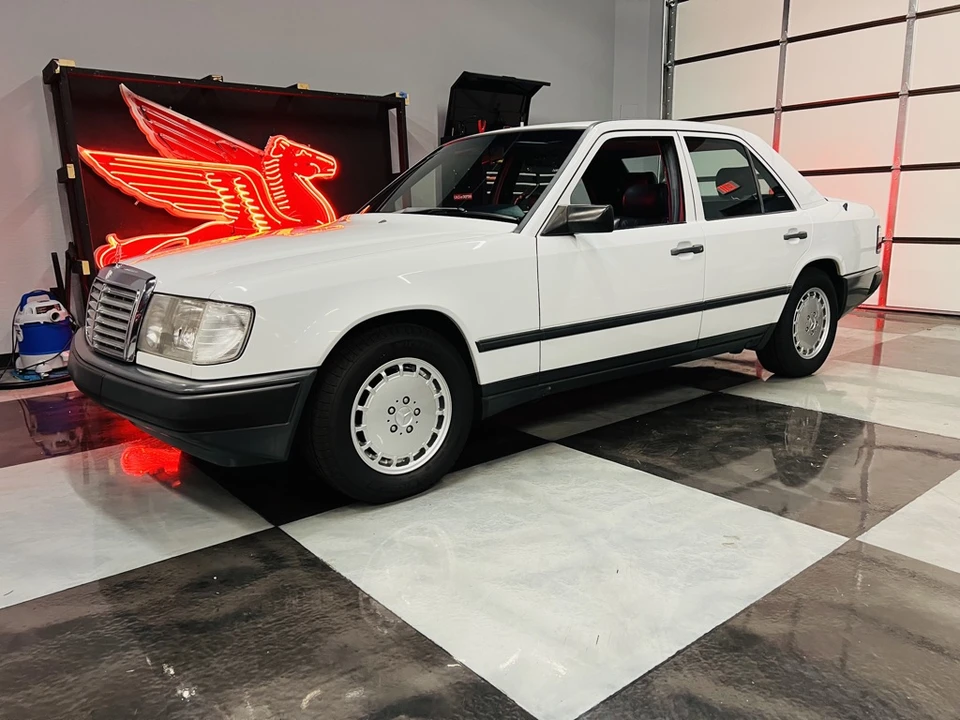 1989 Mercedes-Benz W124 E-Class - Image 11 of 31