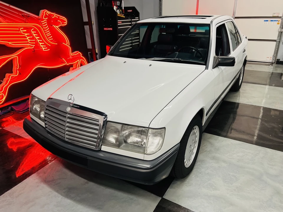 1989 Mercedes-Benz W124 E-Class - Image 13 of 31