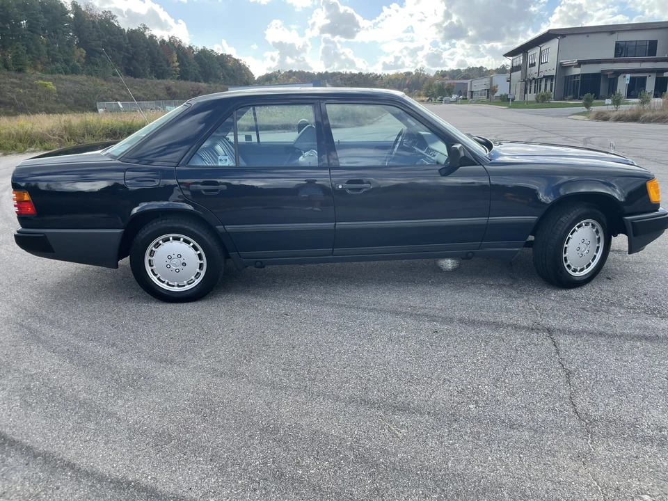 1989 Mercedes-Benz W124 E-Class - Image 13 of 31