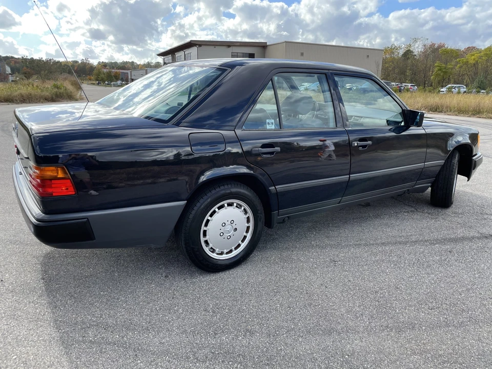 1989 Mercedes-Benz W124 E-Class - Image 12 of 31