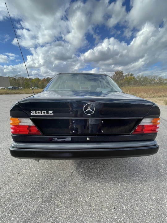 1989 Mercedes-Benz W124 E-Class - Image 10 of 31