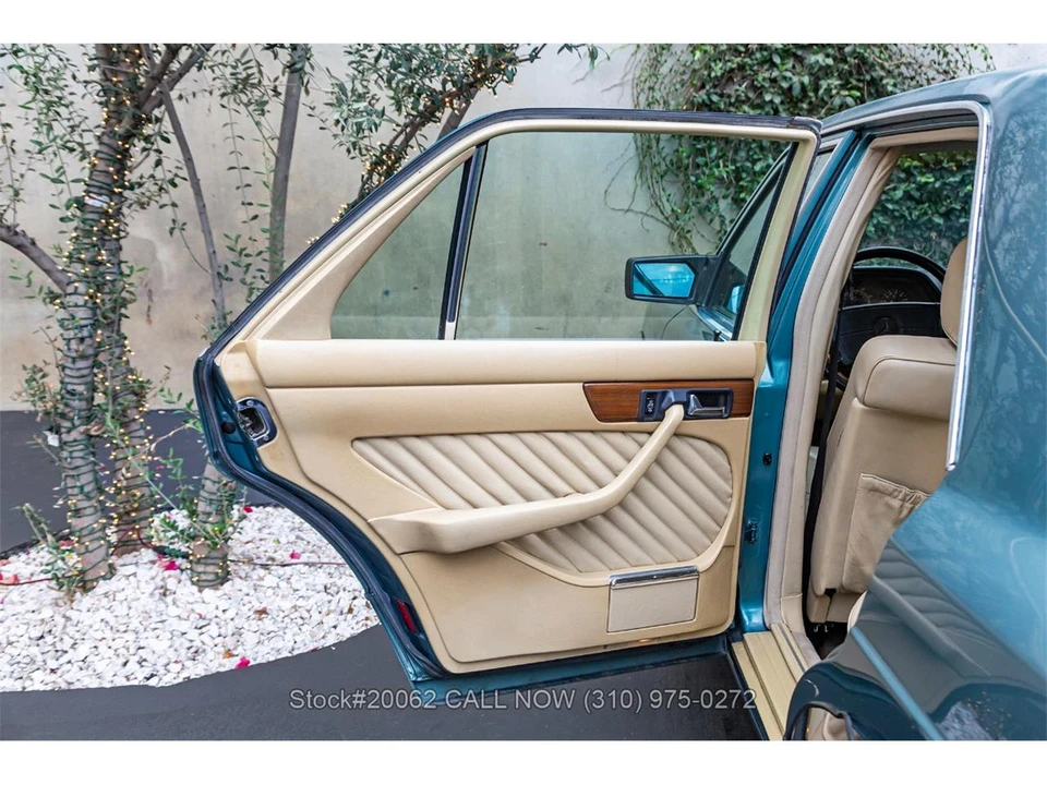 1989 Mercedes-Benz W126 S-Class Sedan - Image 19 of 31