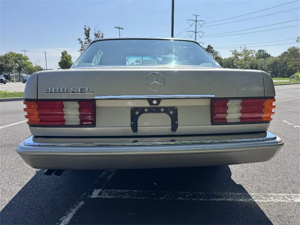 1989 Mercedes-Benz W126 S-Class Sedan - Image 6 of 31