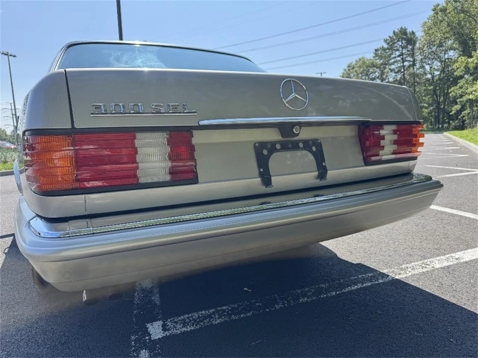 1989 Mercedes-Benz W126 S-Class Sedan - Image 9 of 31