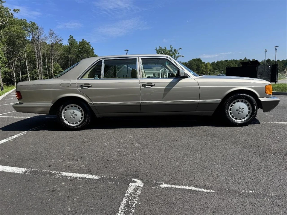 1989 Mercedes-Benz W126 S-Class Sedan - Image 4 of 31