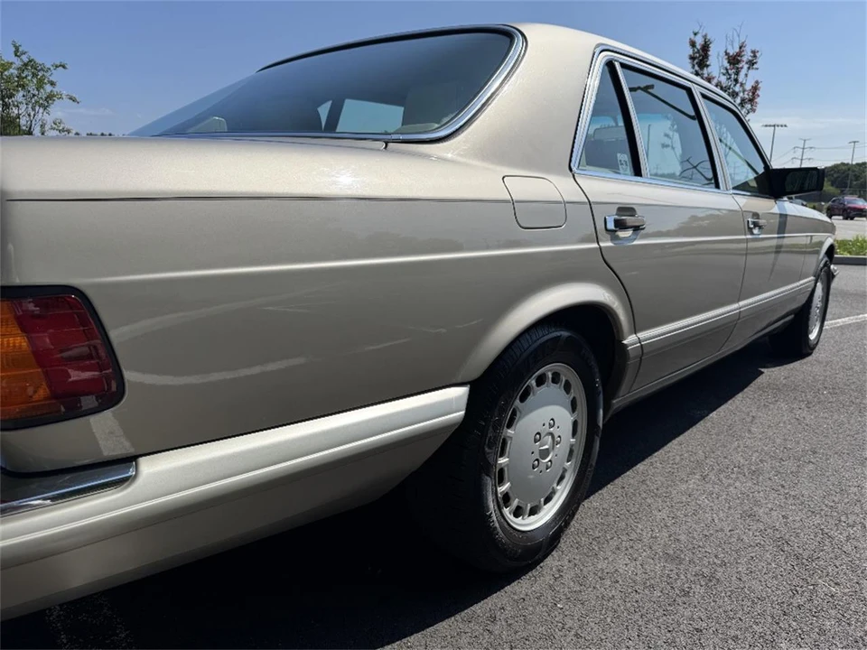 1989 Mercedes-Benz W126 S-Class Sedan - Image 5 of 31