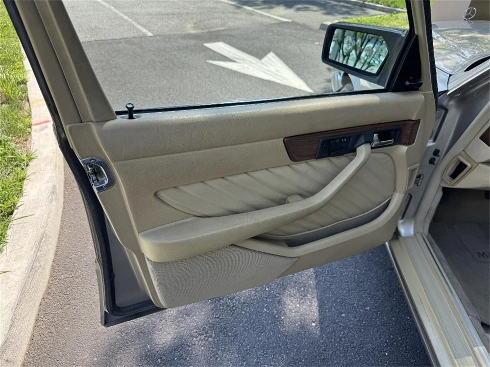 1989 Mercedes-Benz W126 S-Class Sedan - Image 20 of 31