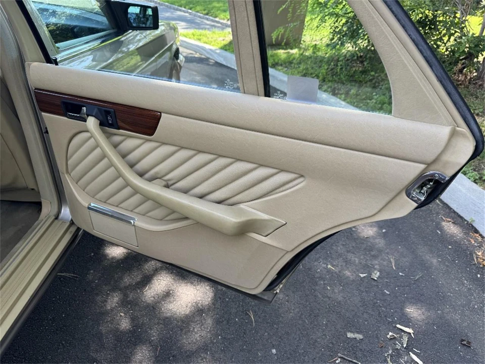 1989 Mercedes-Benz W126 S-Class Sedan - Image 30 of 31