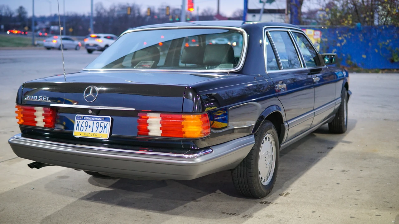 1989 Mercedes-Benz W126 S-Class Sedan - Image 8 of 31