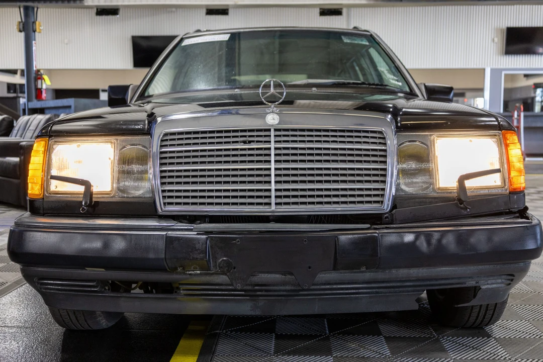 1989 Mercedes-Benz W124 E-Class - Image 10 of 31