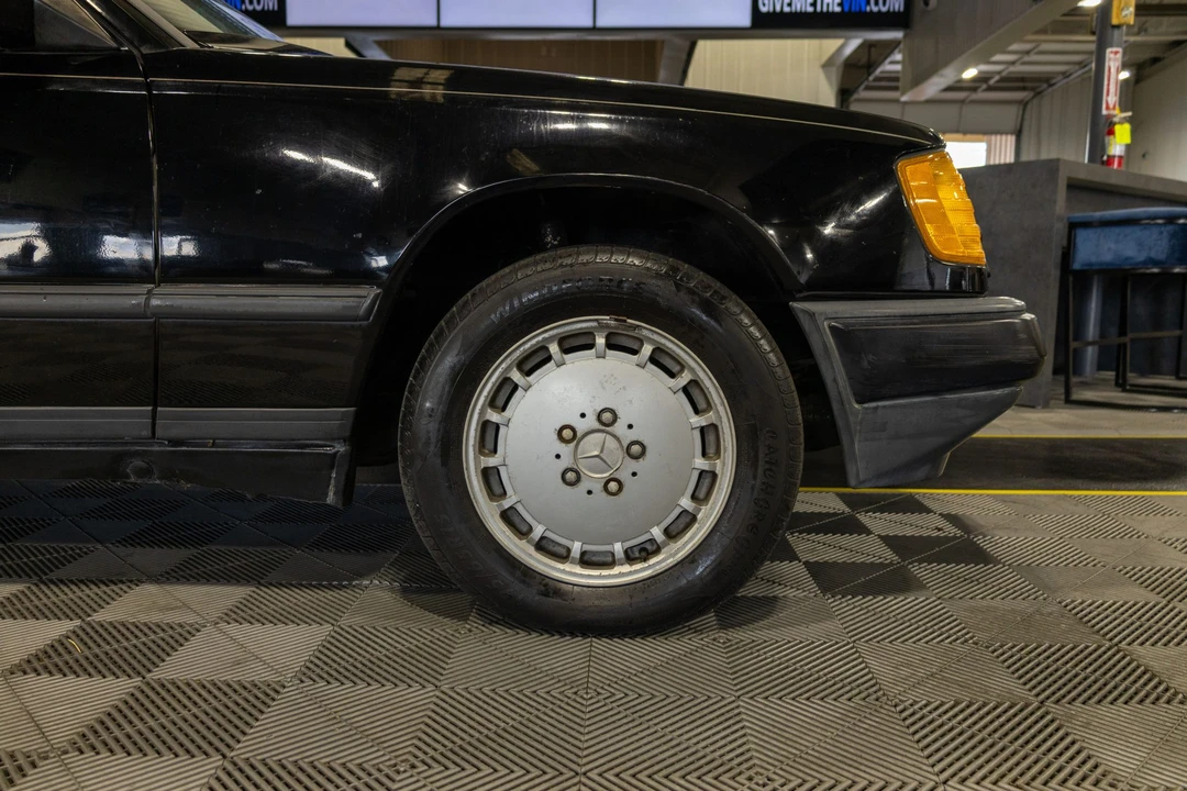 1989 Mercedes-Benz W124 E-Class - Image 25 of 31
