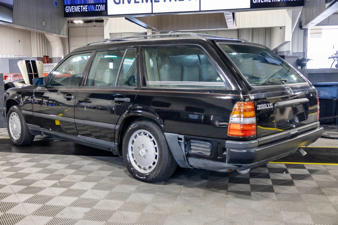 1989 Mercedes-Benz W124 E-Class - Image 4 of 31