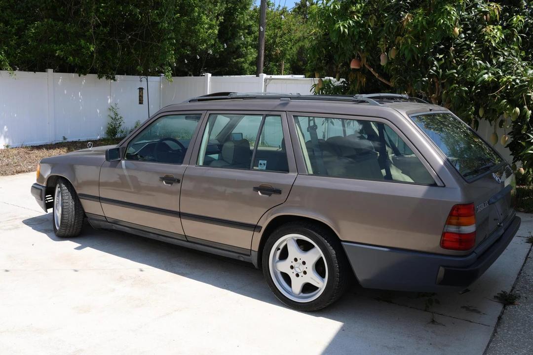 1989 Mercedes-Benz W124 E-Class - Image 11 of 31