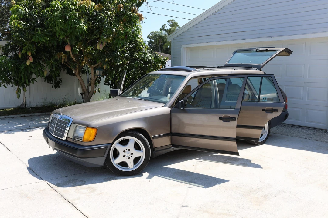 1989 Mercedes-Benz W124 E-Class - Image 17 of 31