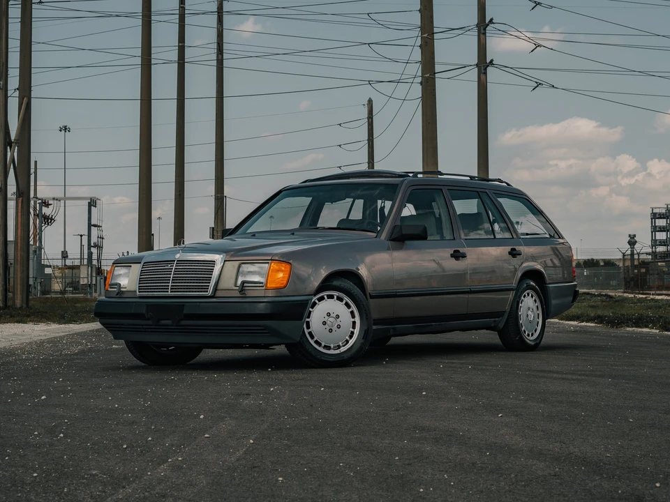 1989 Mercedes-Benz W124 E-Class - Image 2 of 31