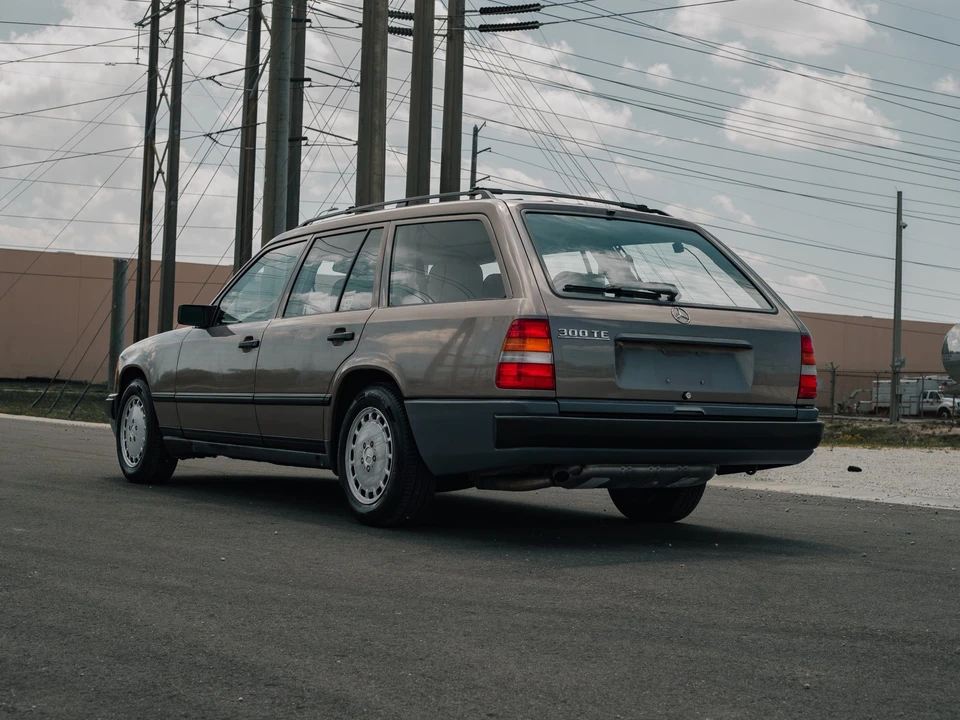 1989 Mercedes-Benz W124 E-Class - Image 9 of 31