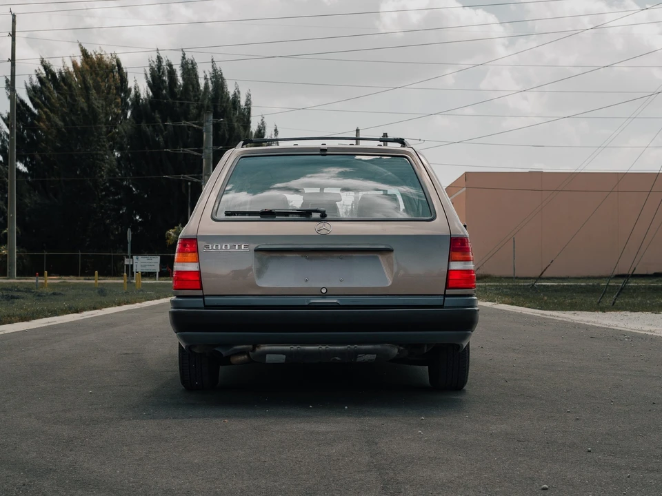 1989 Mercedes-Benz W124 E-Class - Image 8 of 31