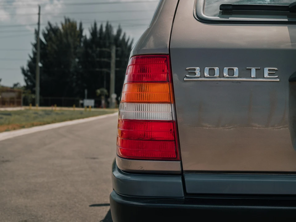 1989 Mercedes-Benz W124 E-Class - Image 20 of 31