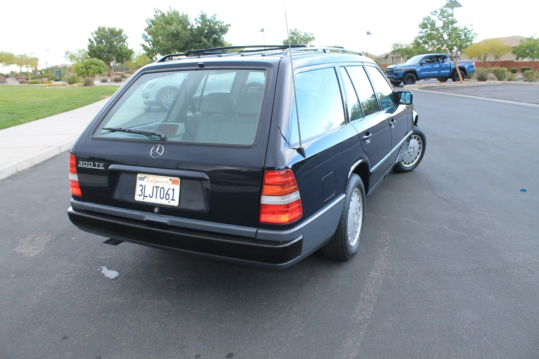 1989 Mercedes-Benz W124 E-Class - Image 16 of 31