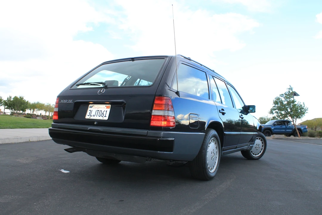 1989 Mercedes-Benz W124 E-Class - Image 17 of 31