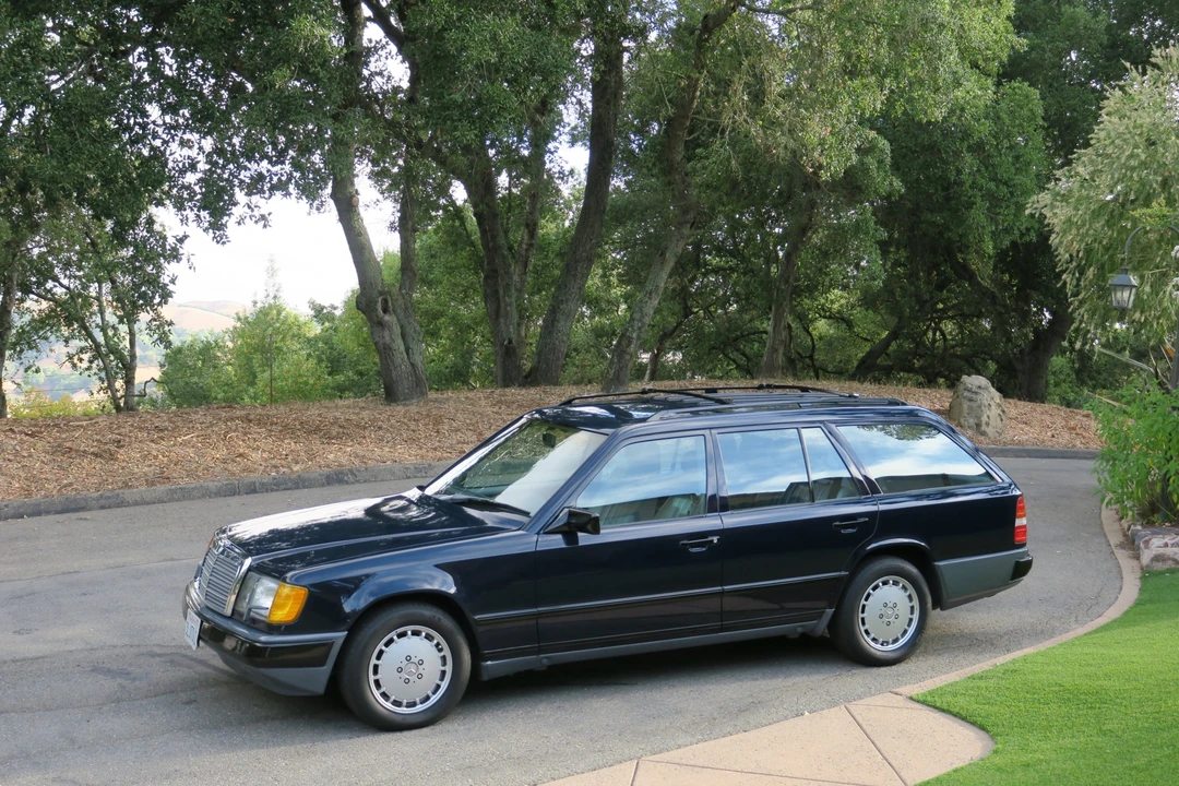 1989 Mercedes-Benz W124 E-Class - Image 2 of 31