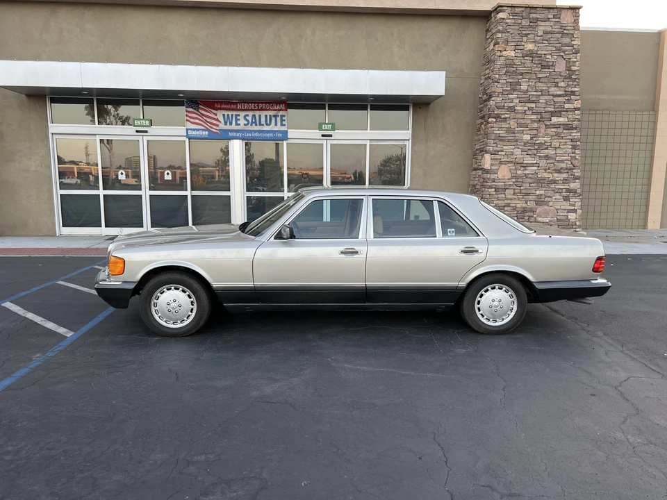 1989 Mercedes-Benz W126 S-Class Sedan - Image 4 of 31