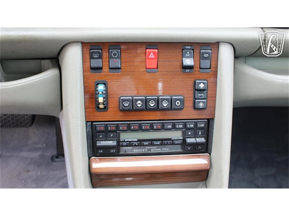 1989 Mercedes-Benz W126 S-Class Sedan - Image 13 of 31