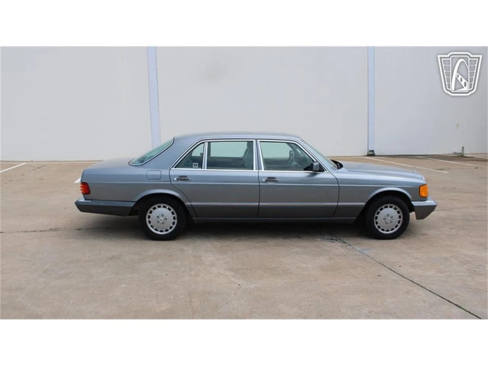 1989 Mercedes-Benz W126 S-Class Sedan - Image 4 of 31