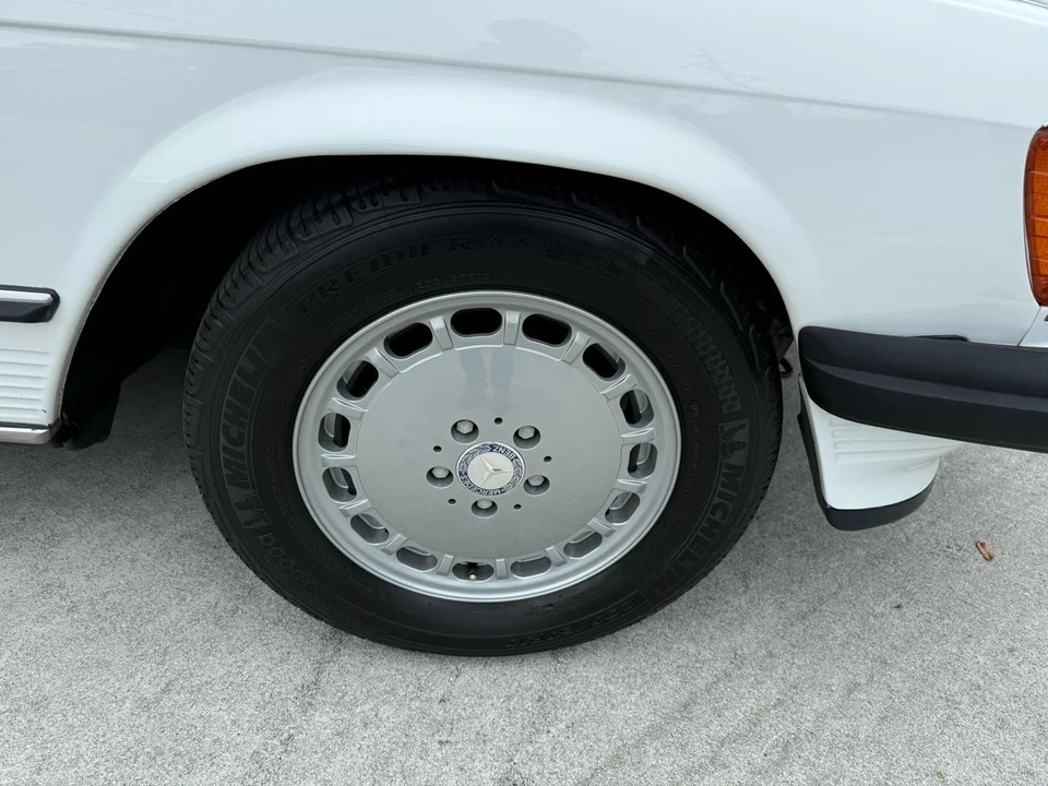 1989 Mercedes-Benz W126 S-Class Sedan - Image 13 of 31