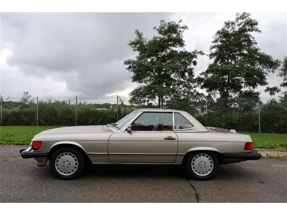 1989 Mercedes-Benz W126 S-Class Sedan - Image 4 of 13