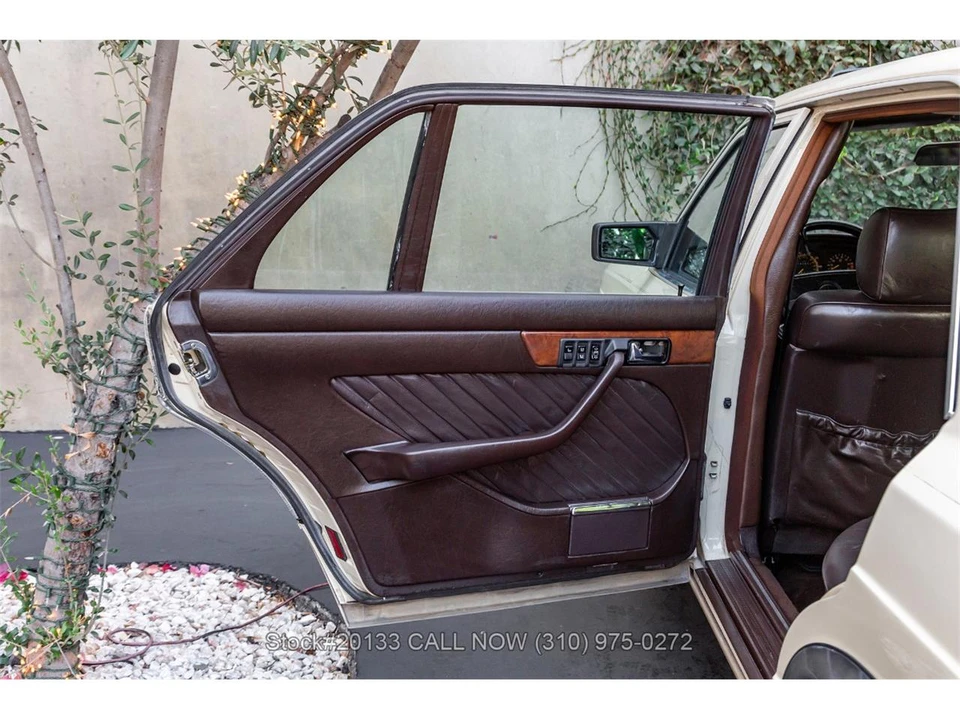 1989 Mercedes-Benz W126 S-Class Sedan - Image 20 of 31