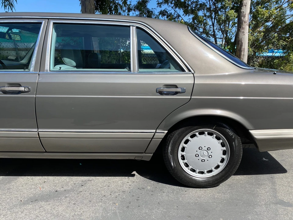 1989 Mercedes-Benz W126 S-Class Sedan - Image 20 of 31