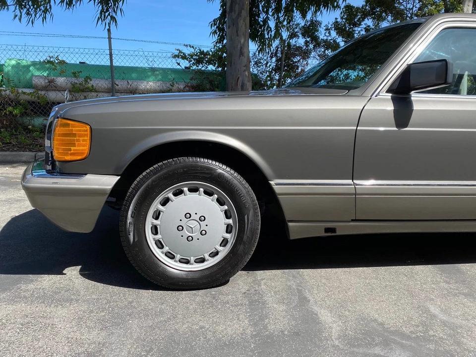 1989 Mercedes-Benz W126 S-Class Sedan - Image 17 of 31