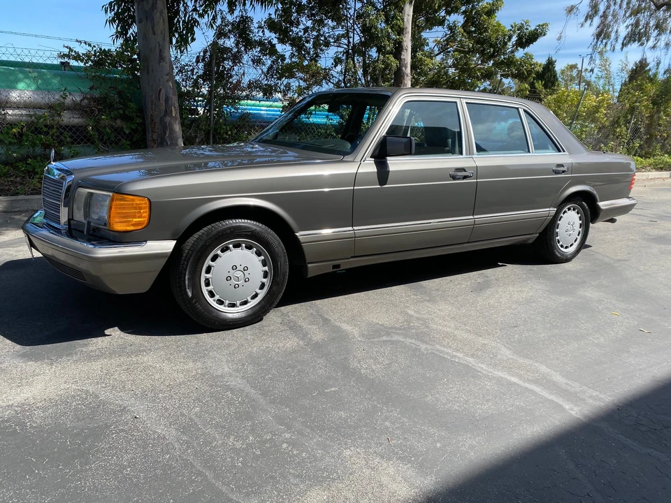 1989 Mercedes-Benz W126 S-Class Sedan - Image 2 of 31