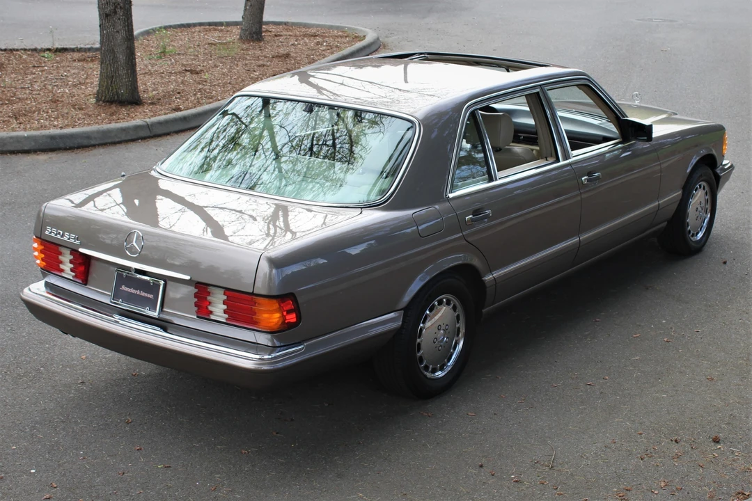 1989 Mercedes-Benz W126 S-Class Sedan - Image 10 of 31