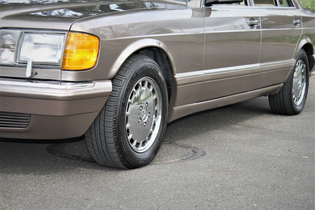 1989 Mercedes-Benz W126 S-Class Sedan - Image 24 of 31