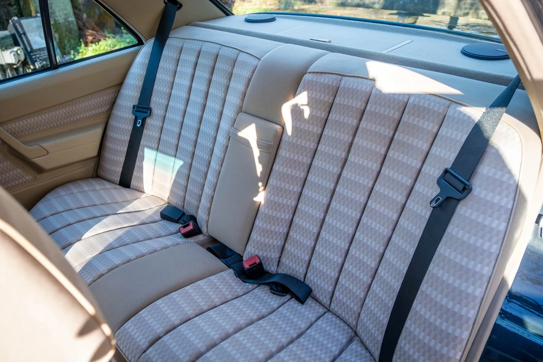 1989 Mercedes-Benz 190E - Image 9 of 30