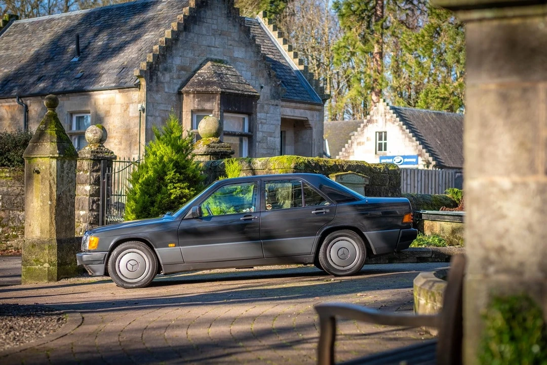 1989 Mercedes-Benz 190E - Image 12 of 30