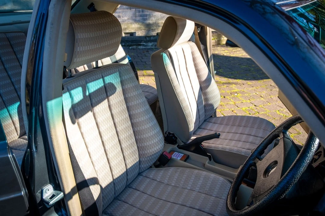 1989 Mercedes-Benz 190E - Image 5 of 30