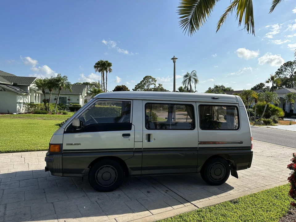 1989 Mitsubishi Delica 3rd Gen - Image 4 of 31