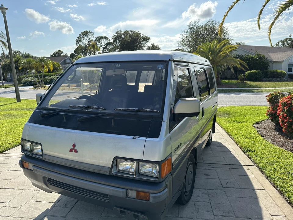 1989 Mitsubishi Delica 3rd Gen - Image 2 of 31