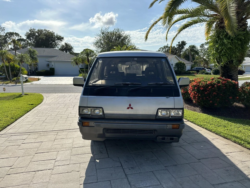 1989 Mitsubishi Delica 3rd Gen - Image 11 of 31