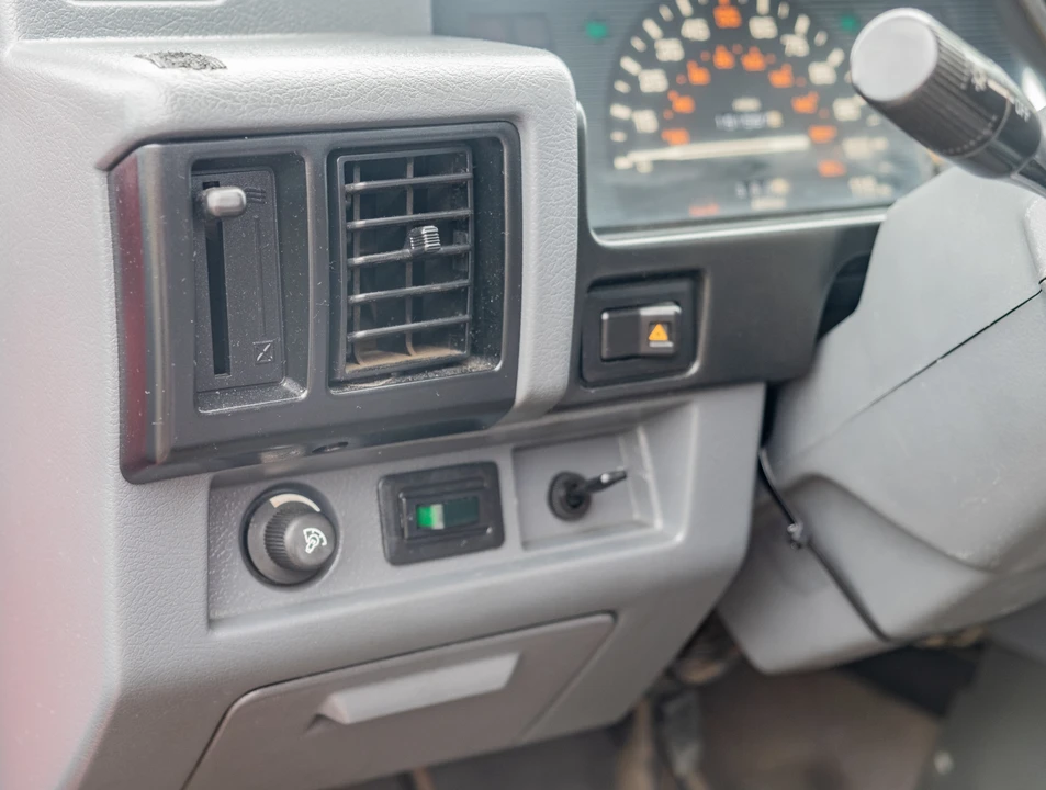 1989 Mitsubishi Triton 2nd Gen - Image 24 of 31